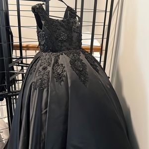 Black gown for girl